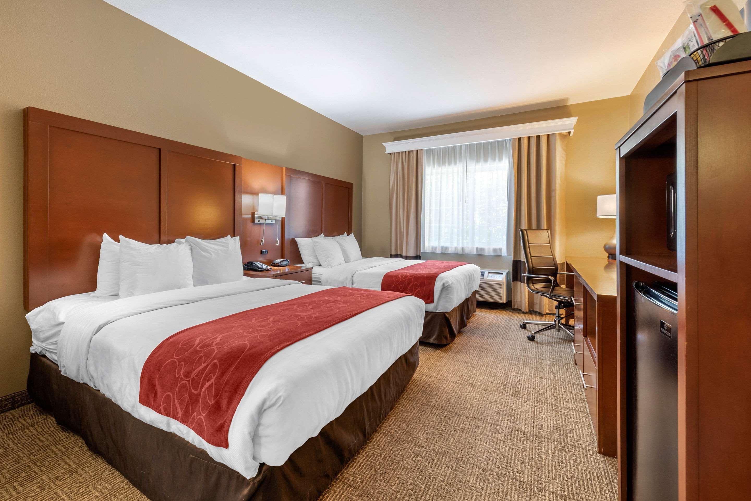 Comfort Suites Fort Collins Near University Exterior photo