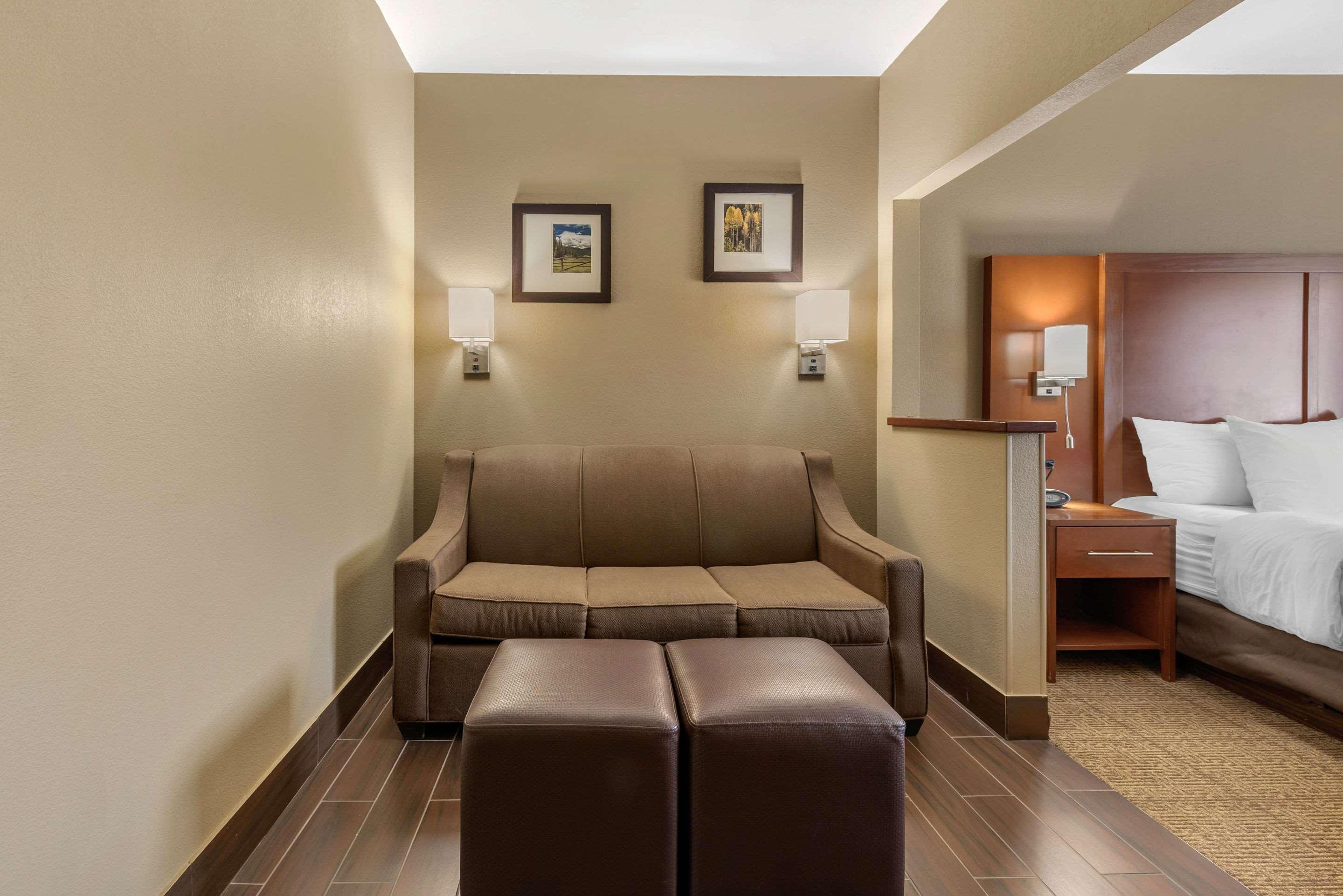 Comfort Suites Fort Collins Near University Exterior photo