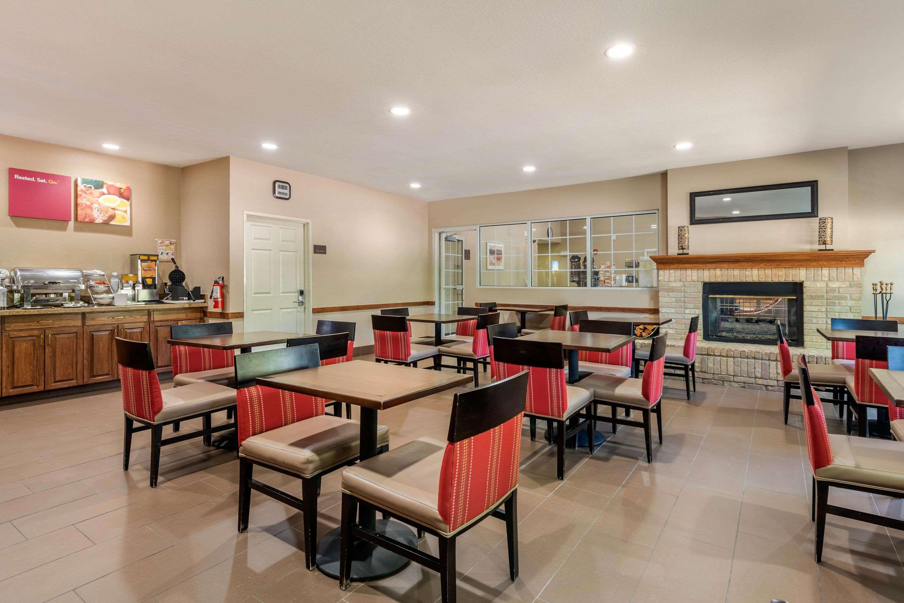 Comfort Suites Fort Collins Near University Exterior photo