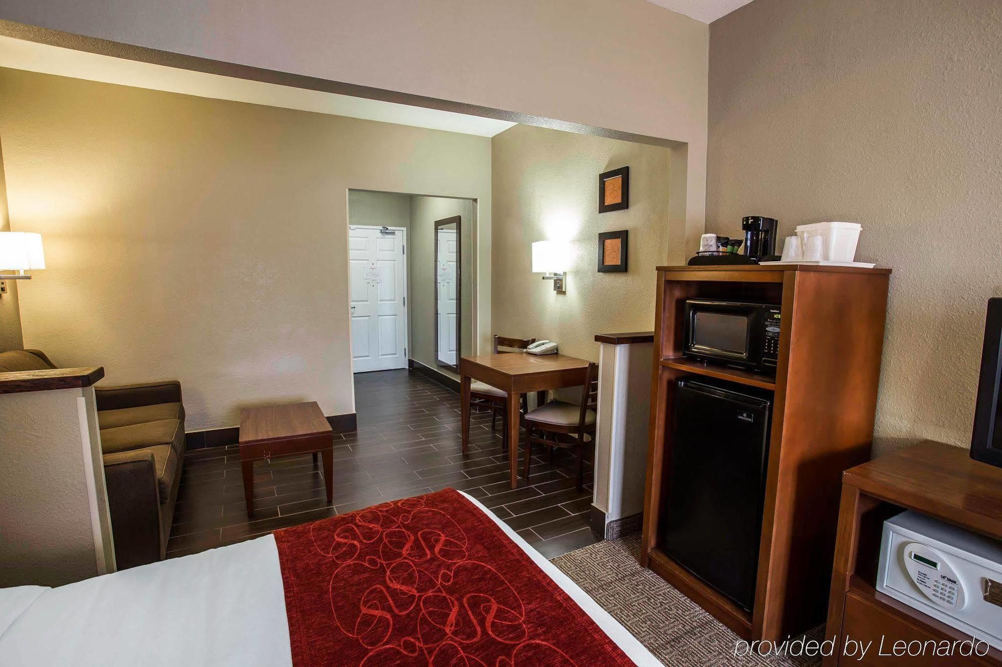 Comfort Suites Fort Collins Near University Exterior photo