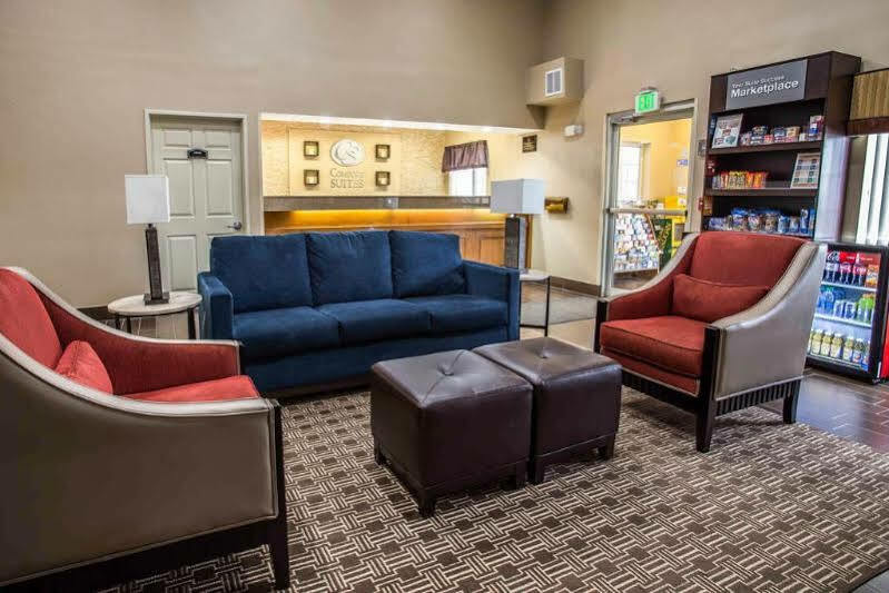 Comfort Suites Fort Collins Near University Exterior photo